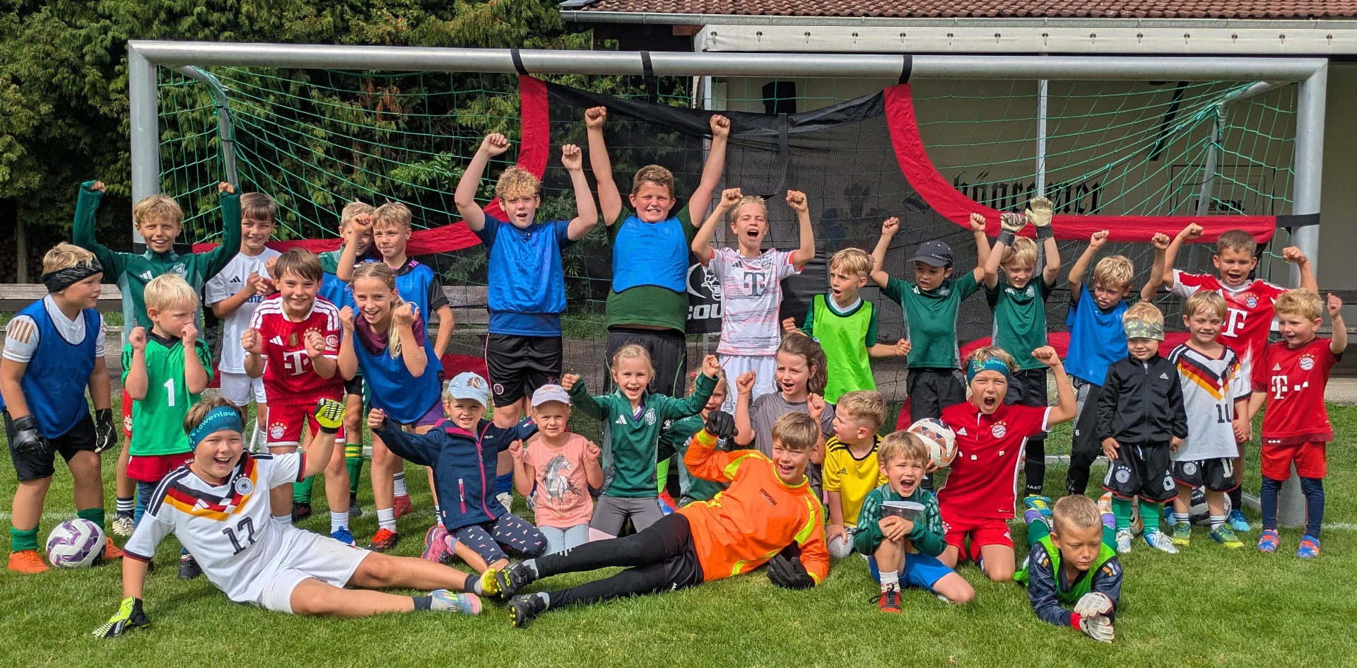 Gruppenfoto zu von den Fußballtagen im Ferienprogramm 2026